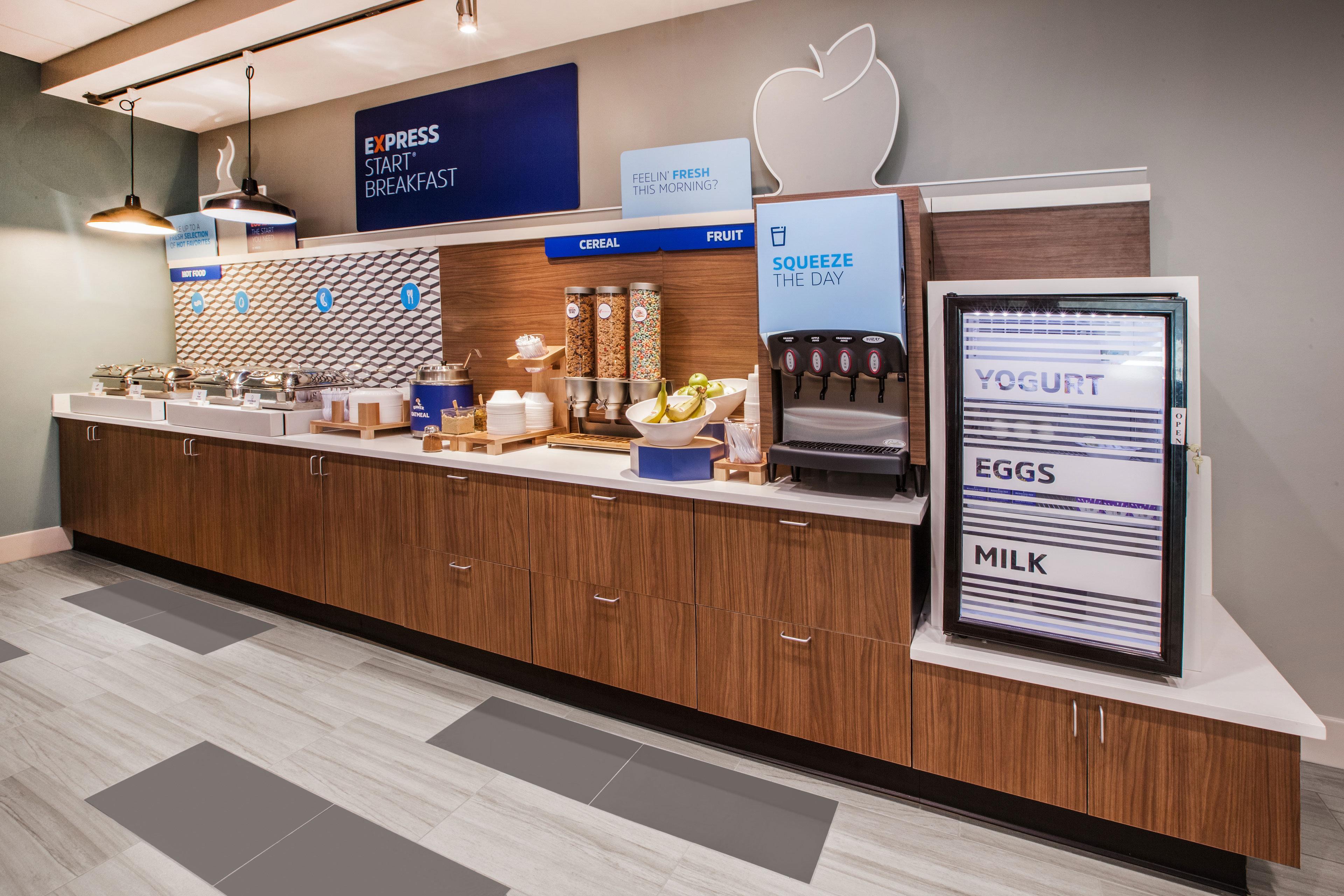 Holiday Inn Express Hotel & Suites Terre Haute By Ihg Esterno foto