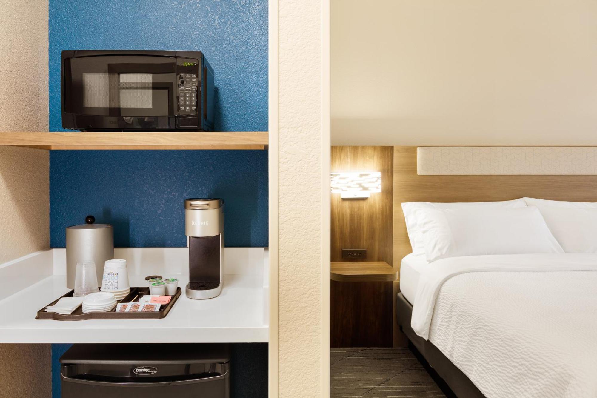 Holiday Inn Express Hotel & Suites Terre Haute By Ihg Esterno foto