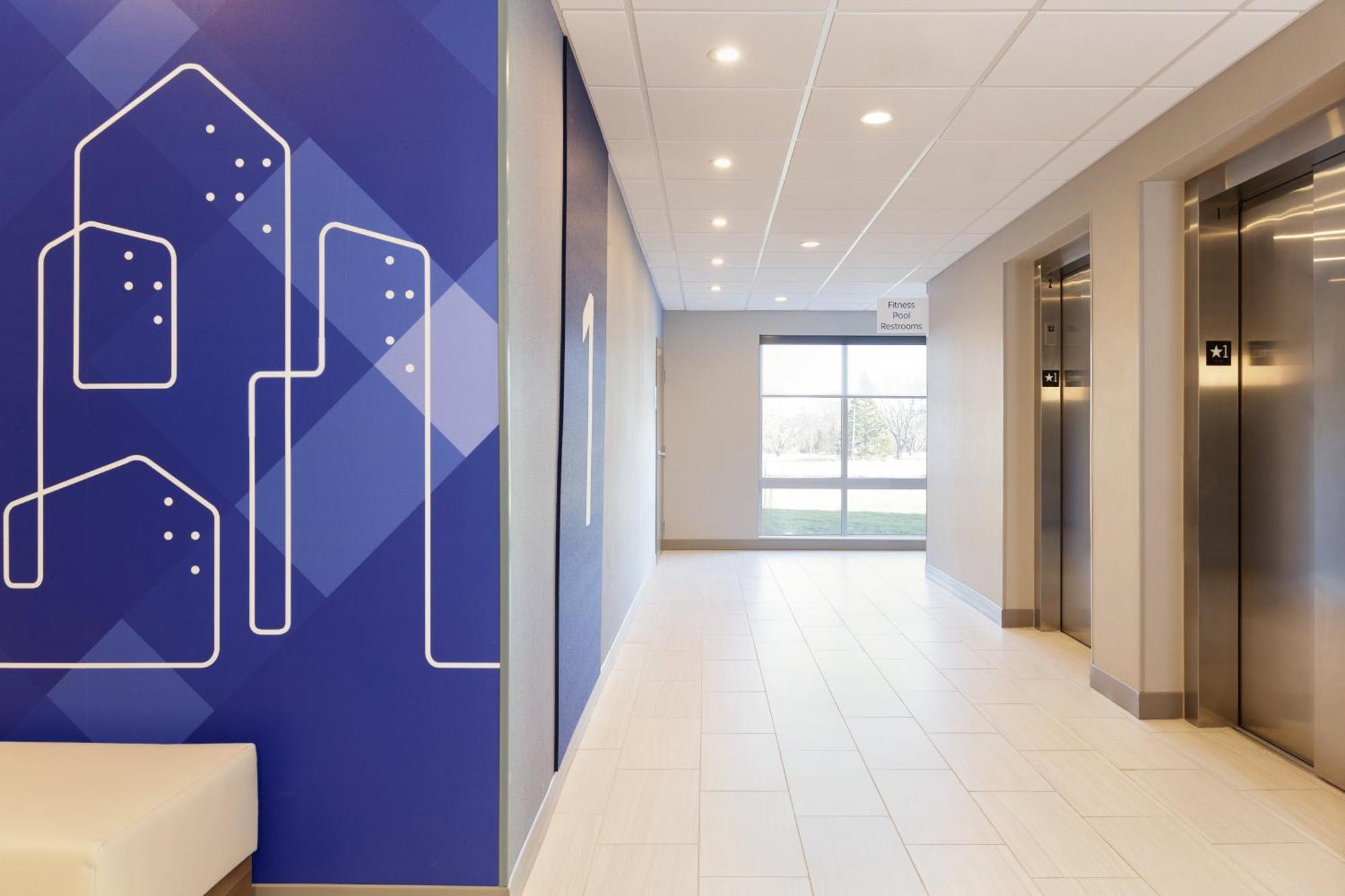 Holiday Inn Express Hotel & Suites Terre Haute By Ihg Esterno foto