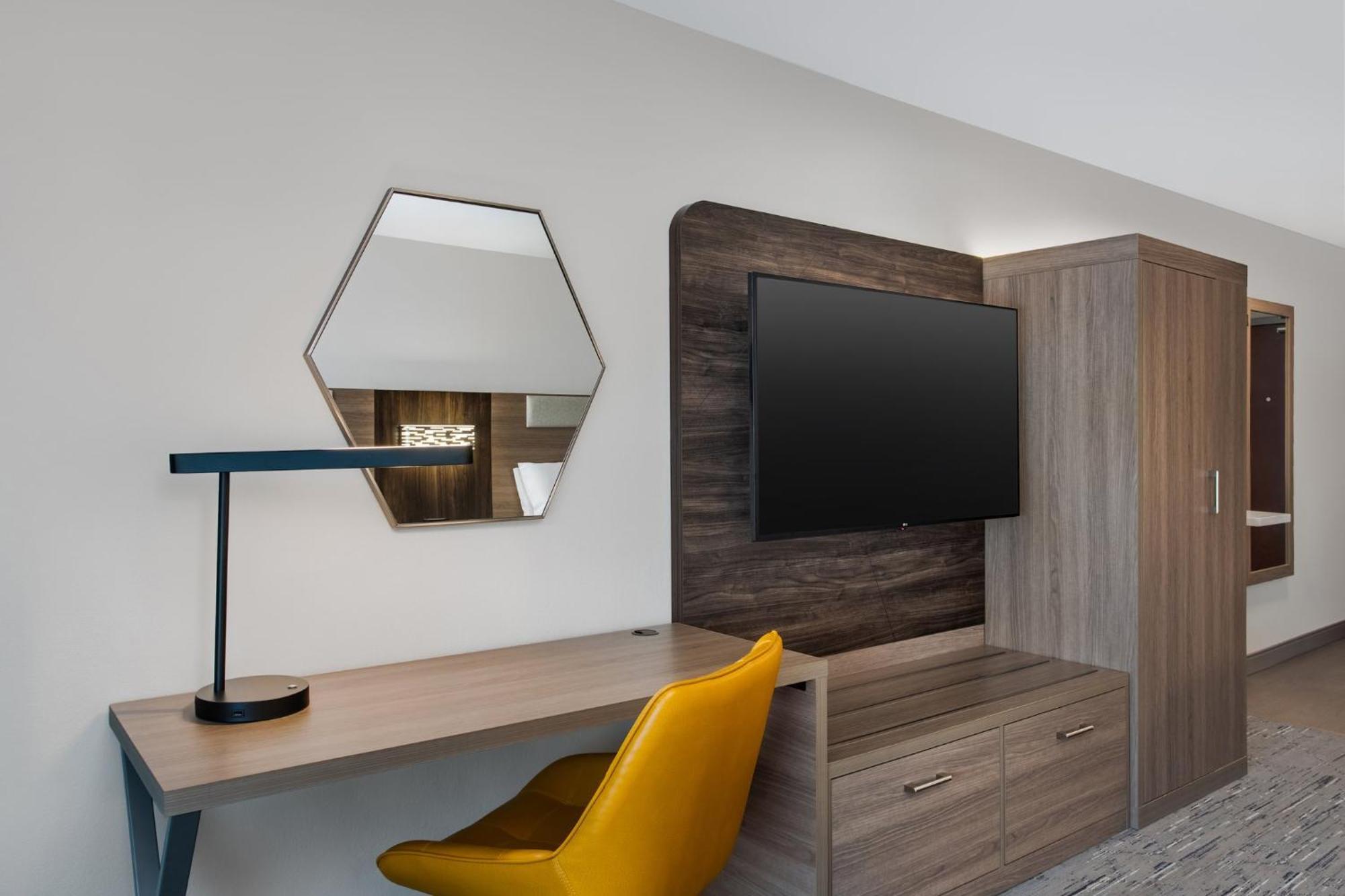 Holiday Inn Express Hotel & Suites Terre Haute By Ihg Esterno foto