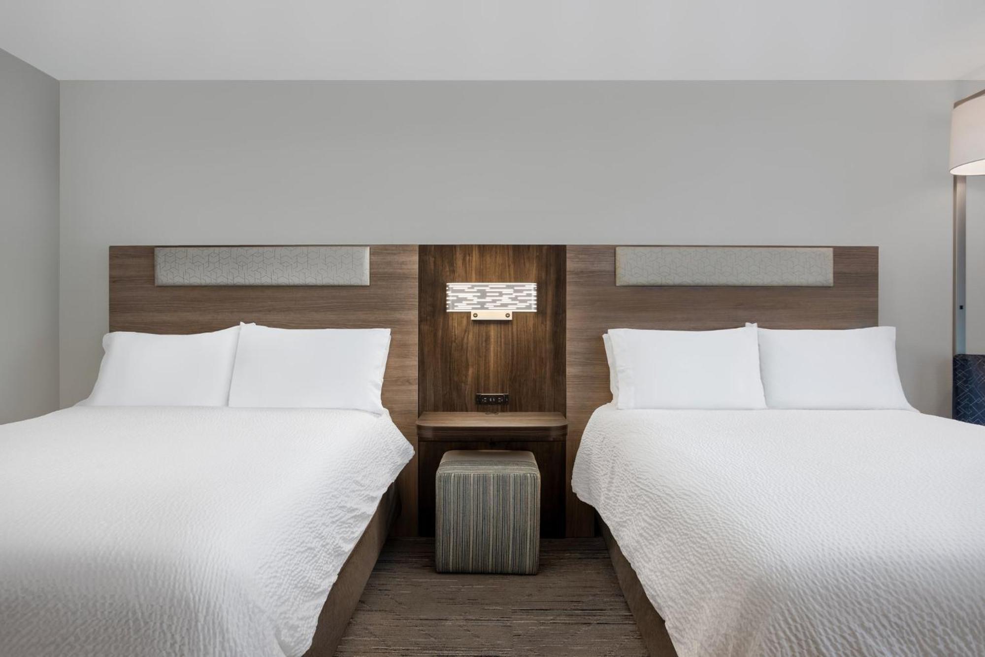 Holiday Inn Express Hotel & Suites Terre Haute By Ihg Esterno foto