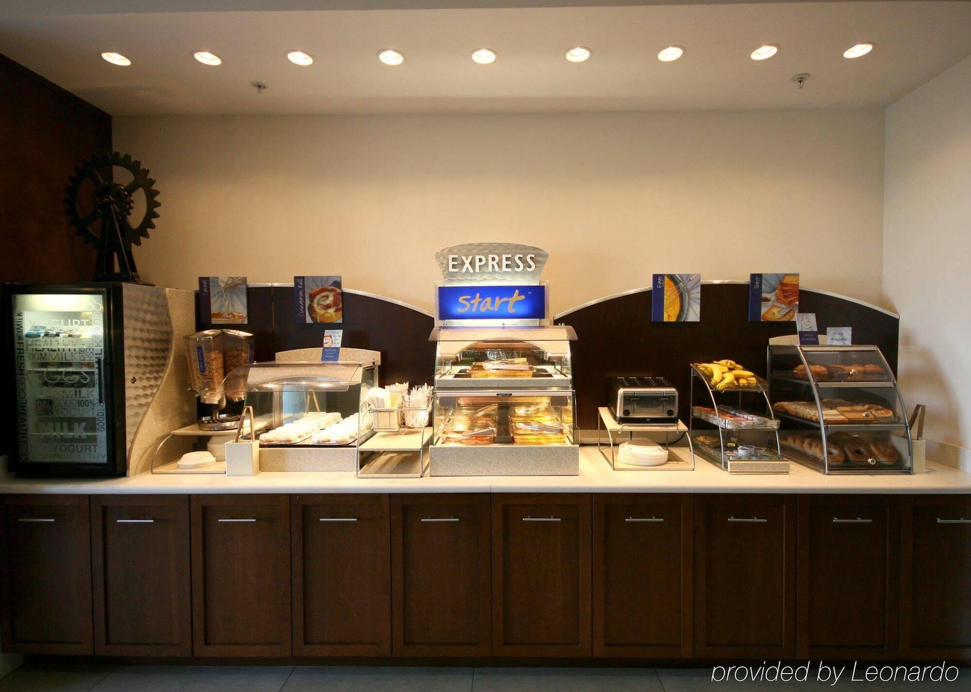 Holiday Inn Express Hotel & Suites Terre Haute By Ihg Esterno foto
